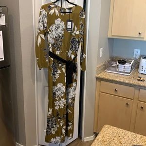 Who What Wear NWT Large floral jumper